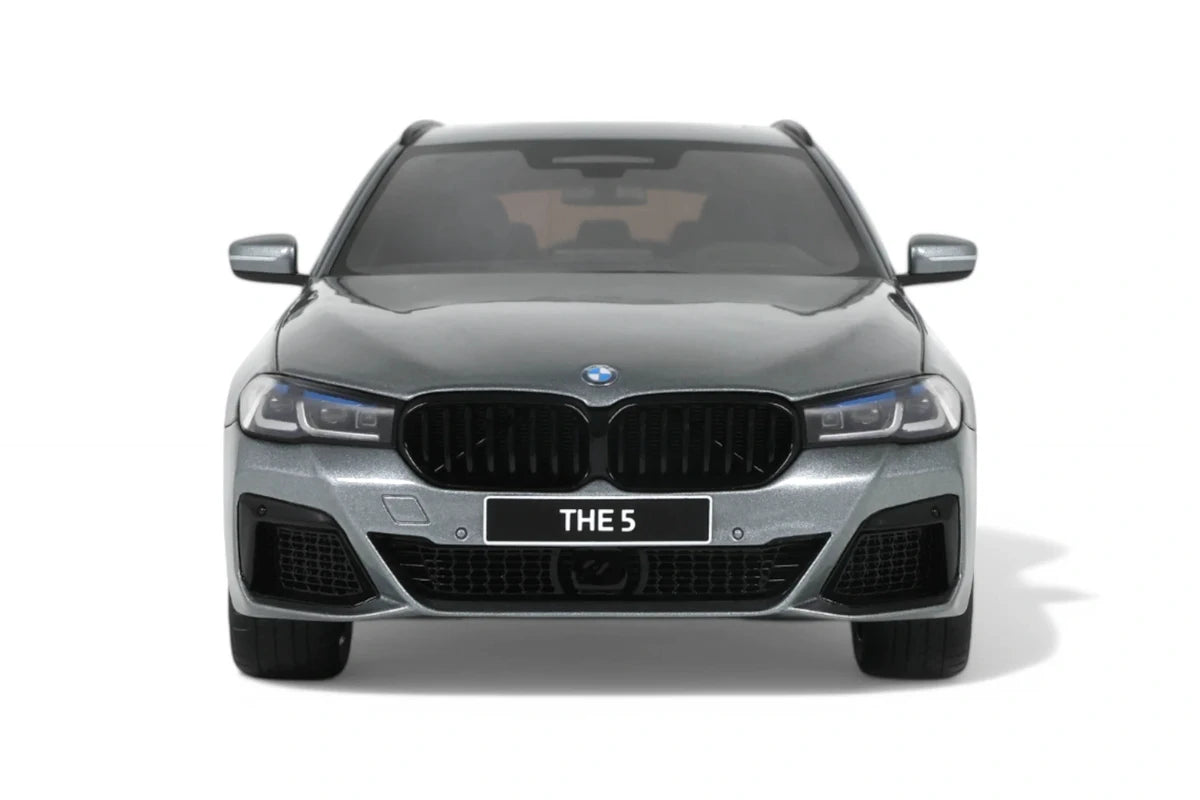 GT Spirit BMW 530e Xdrive M Sport Touring – 1/18 – Gris 2023 – Miniature