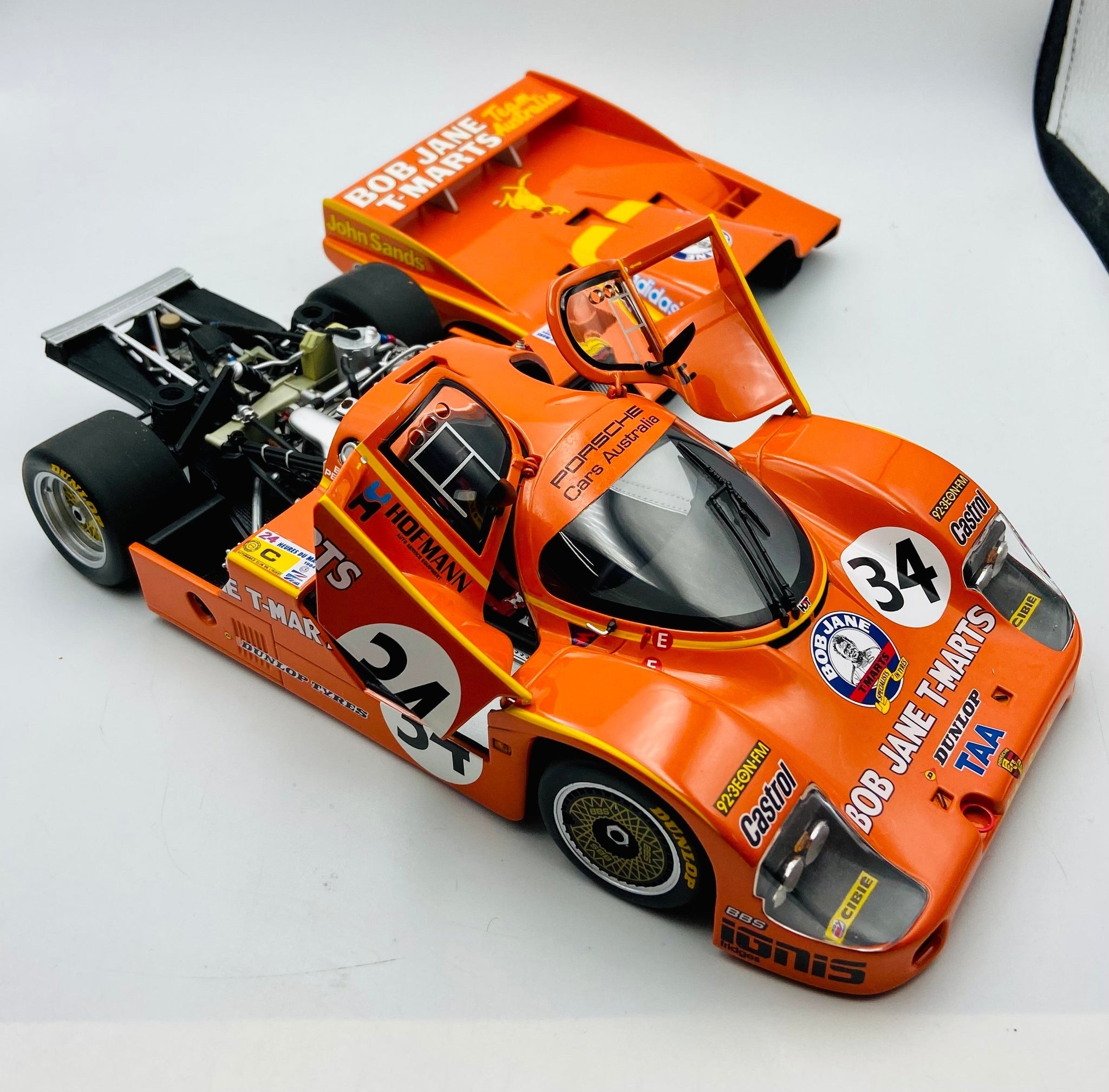 Diecast model cars Porsche 956 1984 1/64 Spark 24h Le Mans #17 1:64 Diecast model cars Porsche 956 1984 1/64 Spark 24h Le Mans #17 1:64