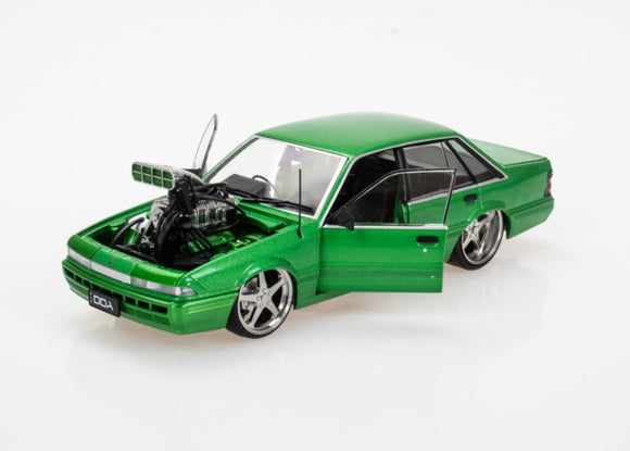 (Pre-Order) 1:24 Holden VL Calais Supercharged -- Osiris Green -- DDA Collectibles