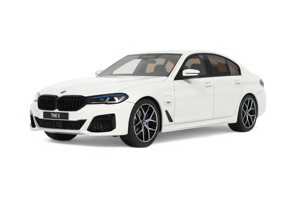 1:18 2023 BMW 545E Drive Saloon M Sport -- White -- GT Spirit