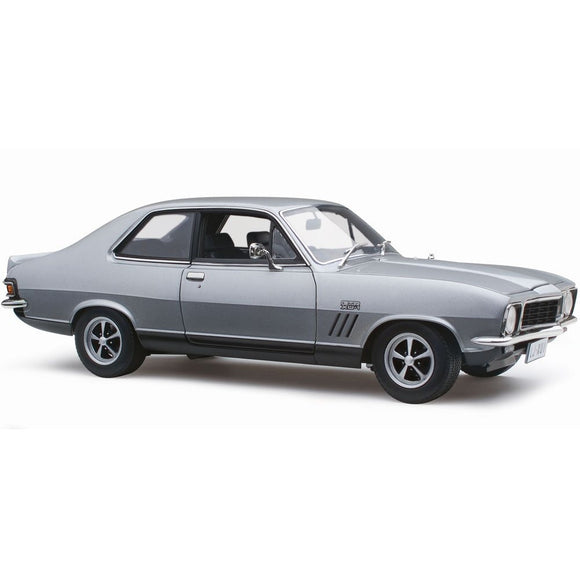 1:18 Nissan Bluebird U 2000GTX (G610) -- White -- Ignition Model IG316