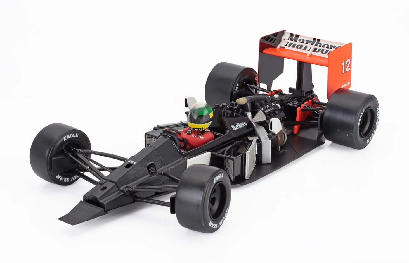 1:18 1988 Ayrton Senna - Japanese GP Winner -- #12 McLaren MP4/4 -- Pr