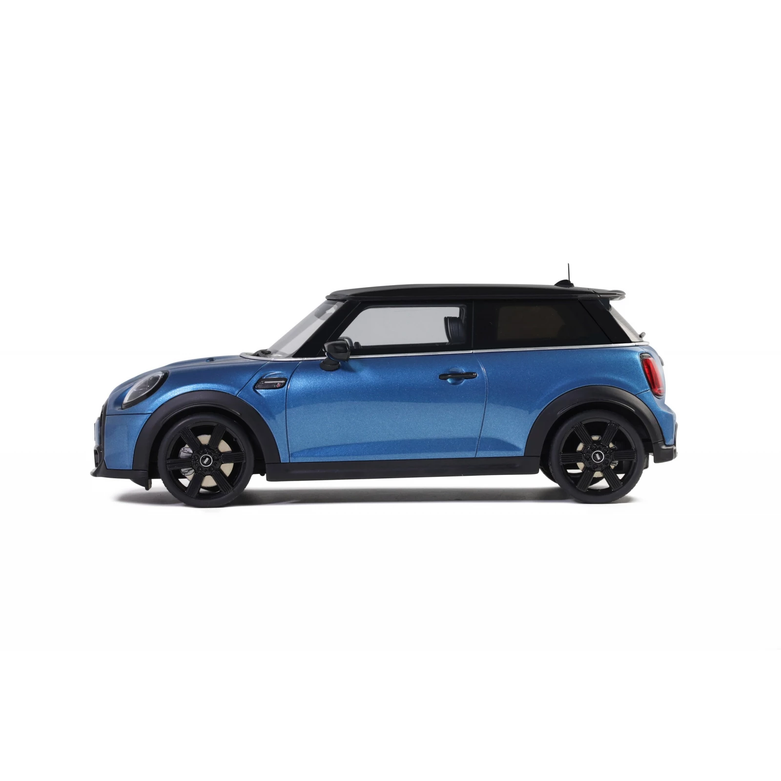 OTTOMOBILE OTTO MINI Cooper S JCW Package 2021 Red OT984 1/18 EUR 109 OTTOMOBILE OTTO MINI Cooper S JCW Package 2021 Red OT984 1/18 EUR 109