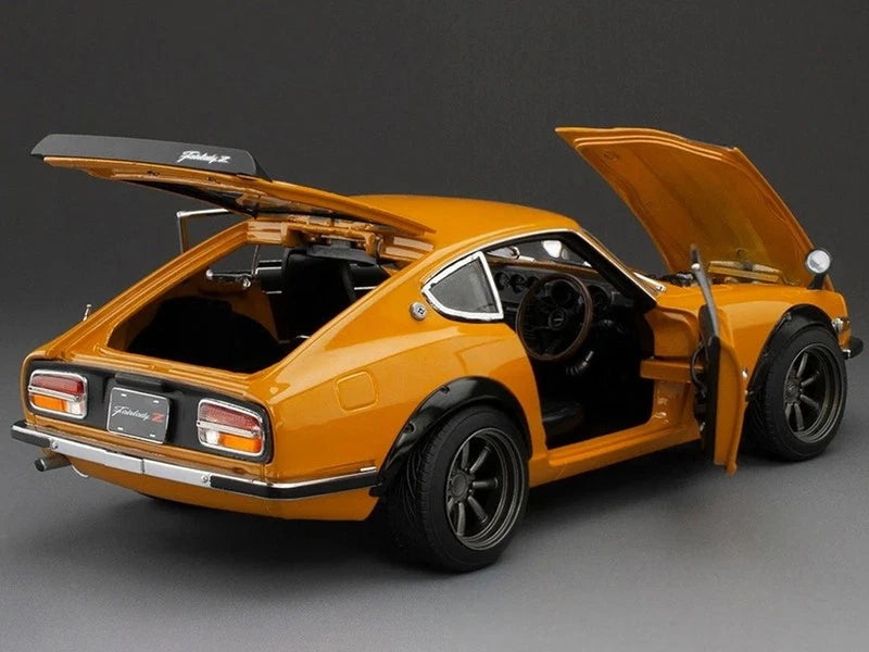 1:18 1970 Nissan Fairlady Z (S30) 1970 -- Orange / Carbon Black -- Sun
