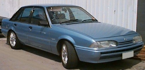 (Pre-Order) 1:24 Holden VL Commodore Standard -- Super Blue -- DDA Collectibles