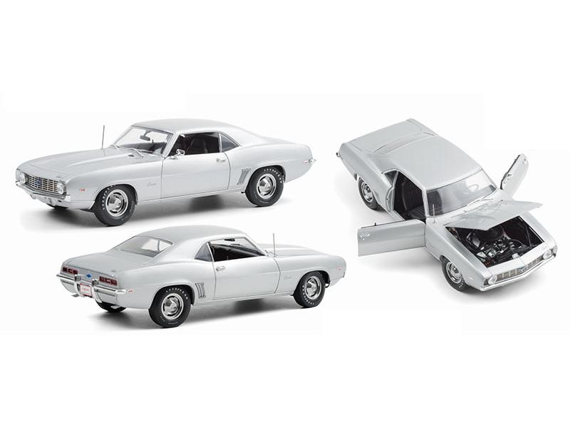 1:18 1969 Chevrolet Camaro ZL1 Silver -- Barret Jackson Scottsdale --