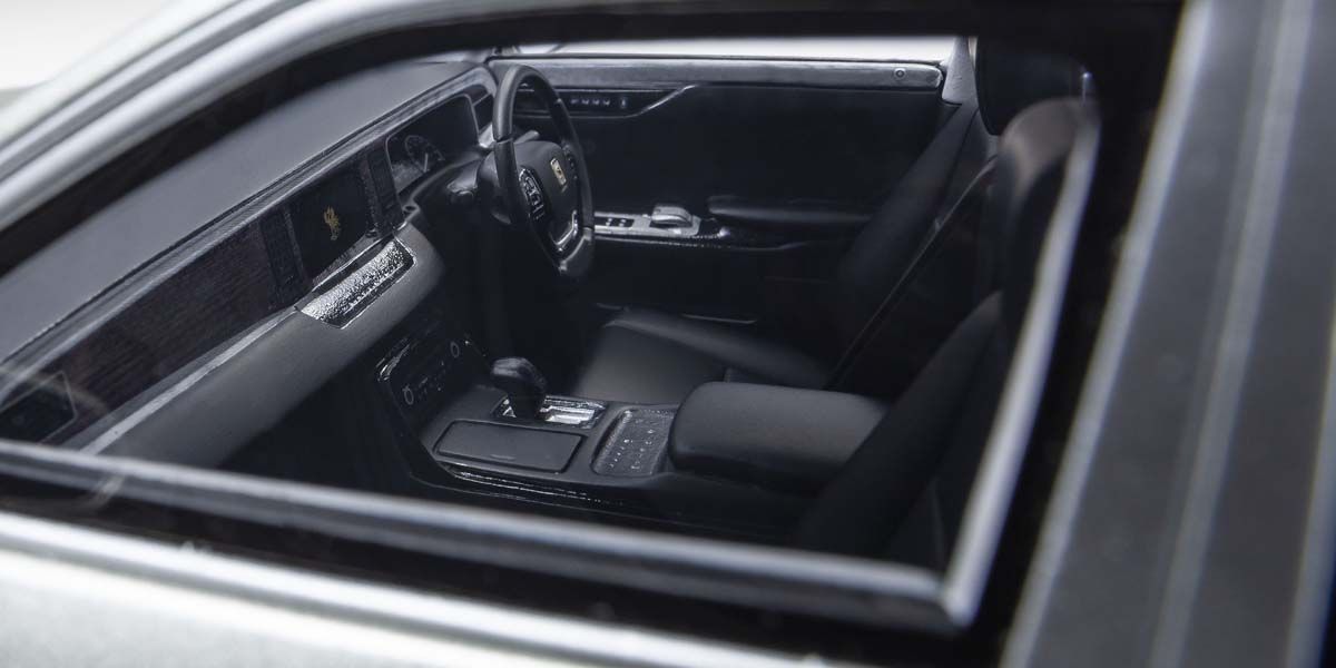 1:18 2018 Toyota Century -- Silver -- Kyosho