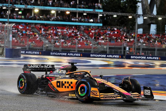 (Pre-Order) 1:43 2022 Daniel Ricciardo -- Singapore GP -- McLaren MCL36 -- Minichamps F1