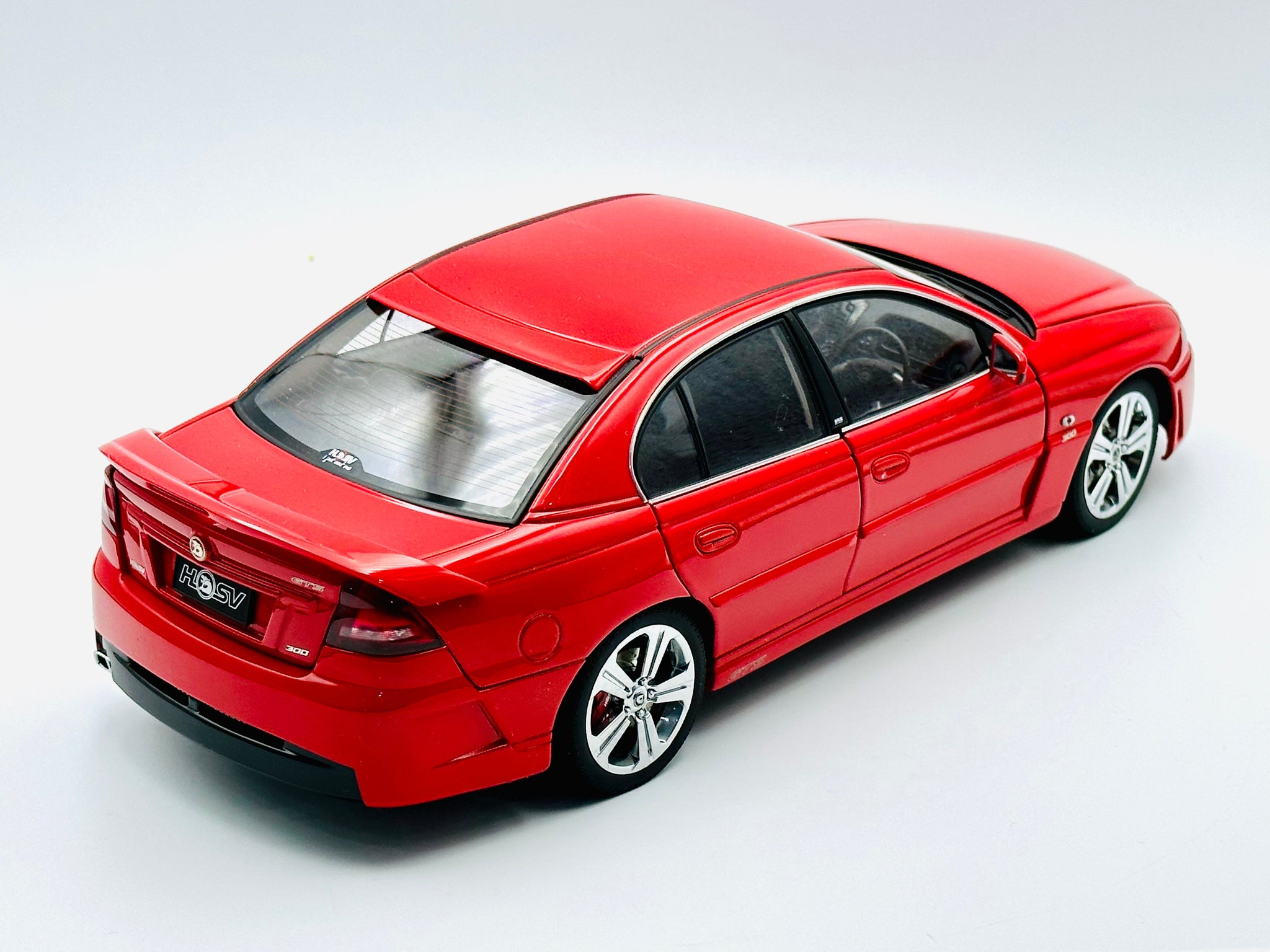 1:18 HSV Y Series GTS -- Sting Red -- Biante/AUTOart