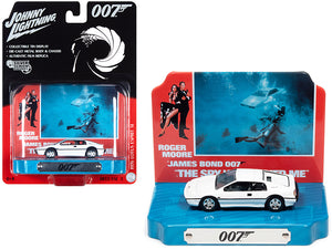 1:64 Lotus Esprit w/Tin Display -- James Bond The Spy Who Loved Me -- Auto World