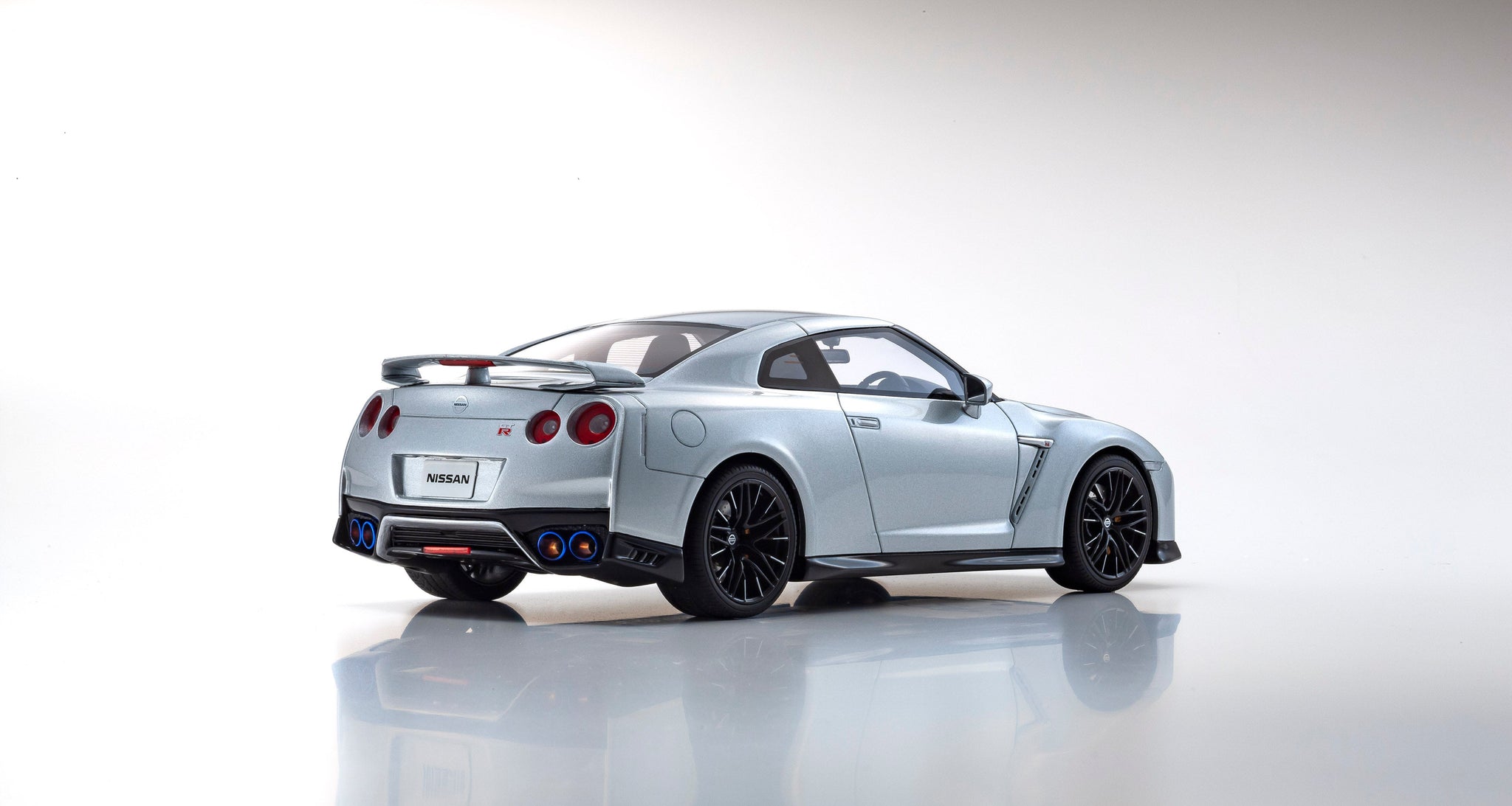 1:18 2020 Nissan GT-R R35 -- Silver -- Kyosho Samurai