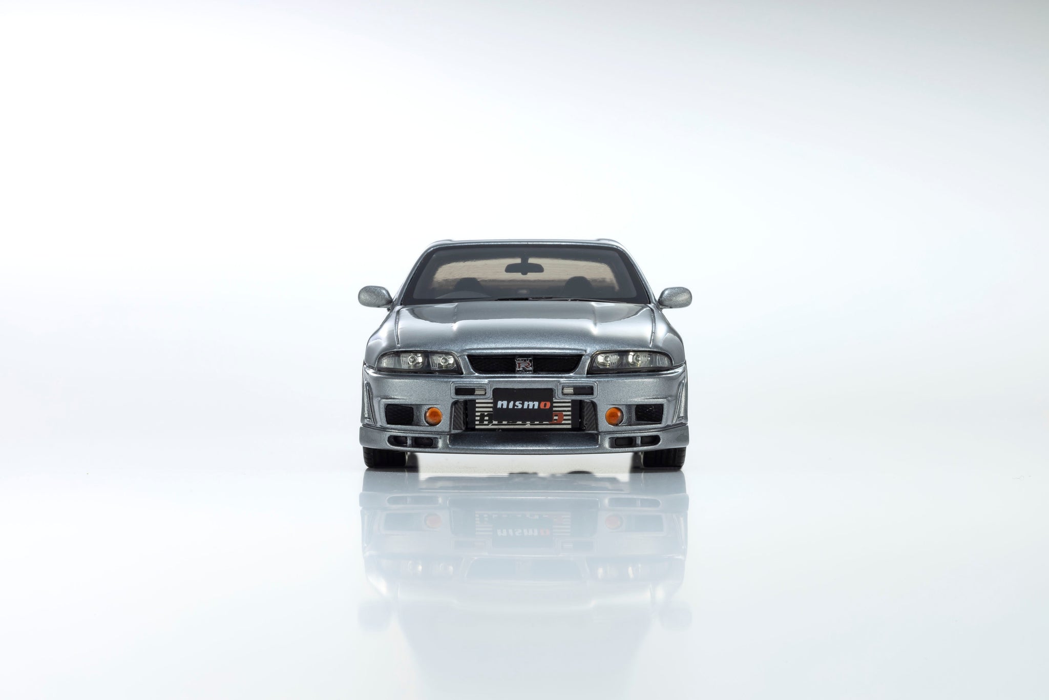 1:43 Nissan Skyline GT-R R33 NISMO Grand Touring -- Grey -- Kyosho