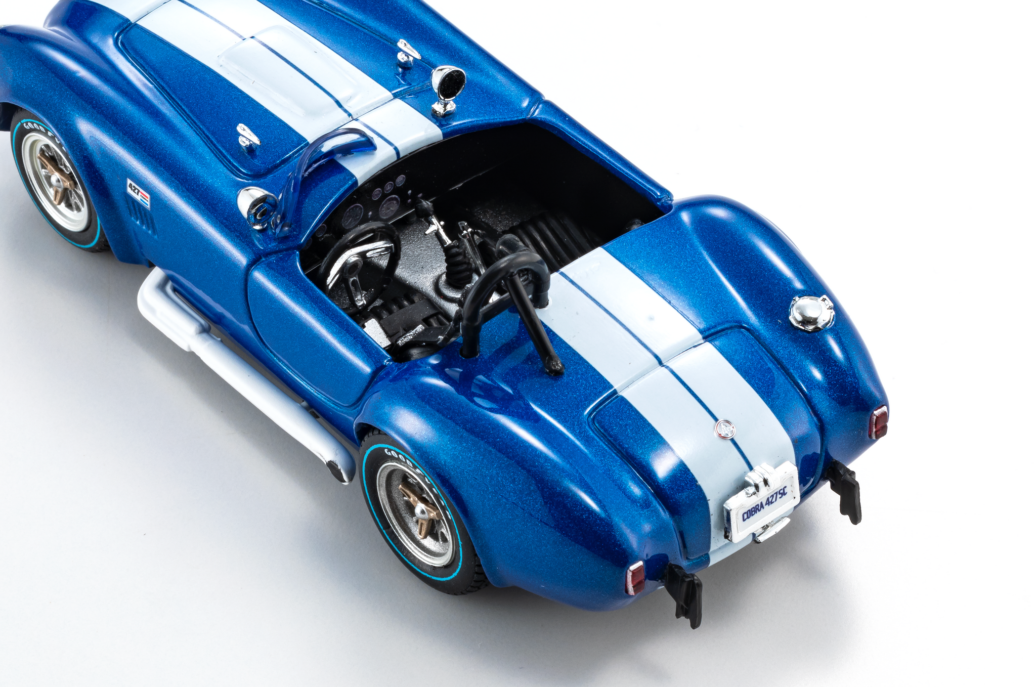 1:43 Shelby Cobra 427 S/C w/Racing Windscreen -- Dark Blue/White -- Ky 1:43 Shelby Cobra 427 S/C w/Racing Windscreen -- Dark Blue/White -- Ky