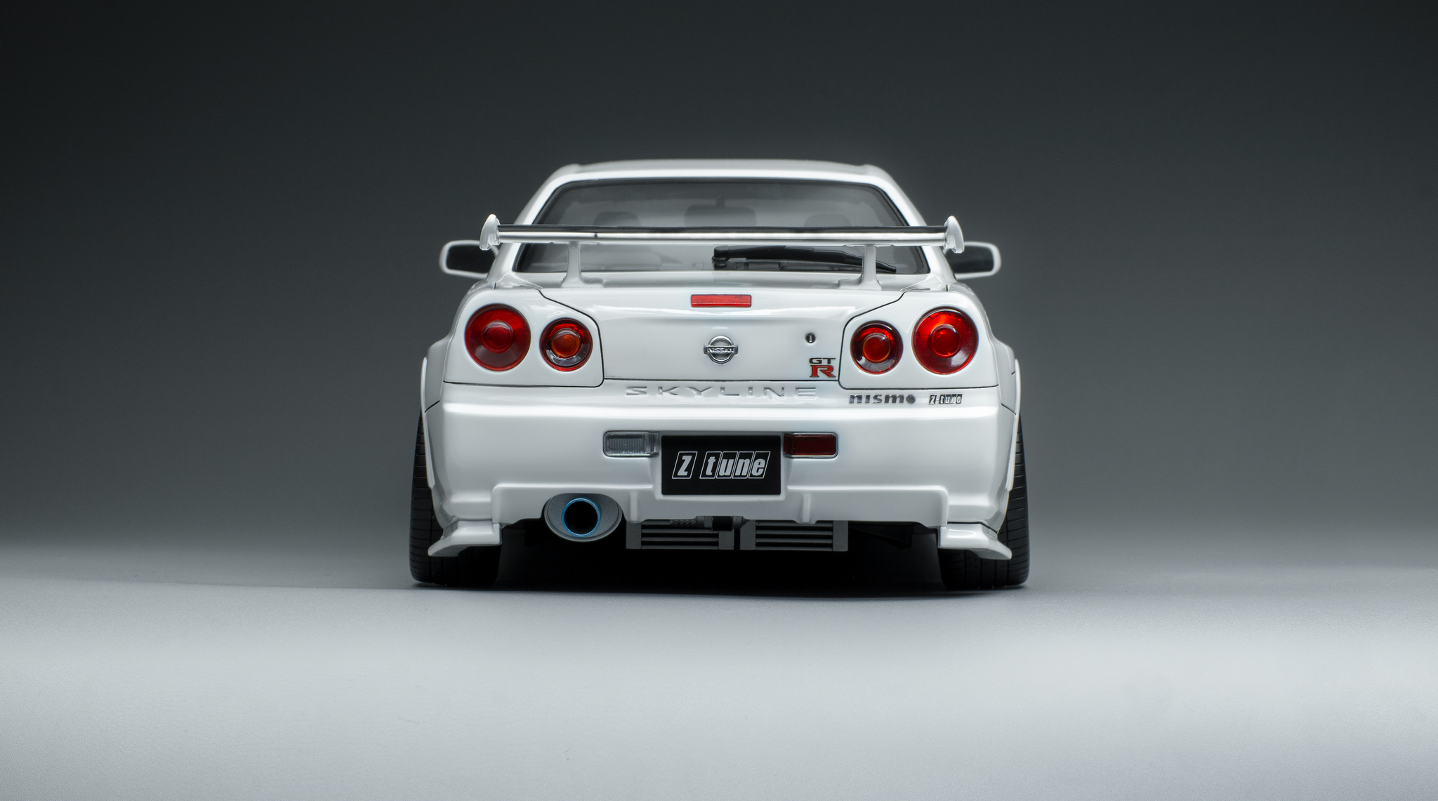 Pre-Order) 1:12 Nissan R34 Skyline GT-R NISMO Z-Tune -- White -- Pop