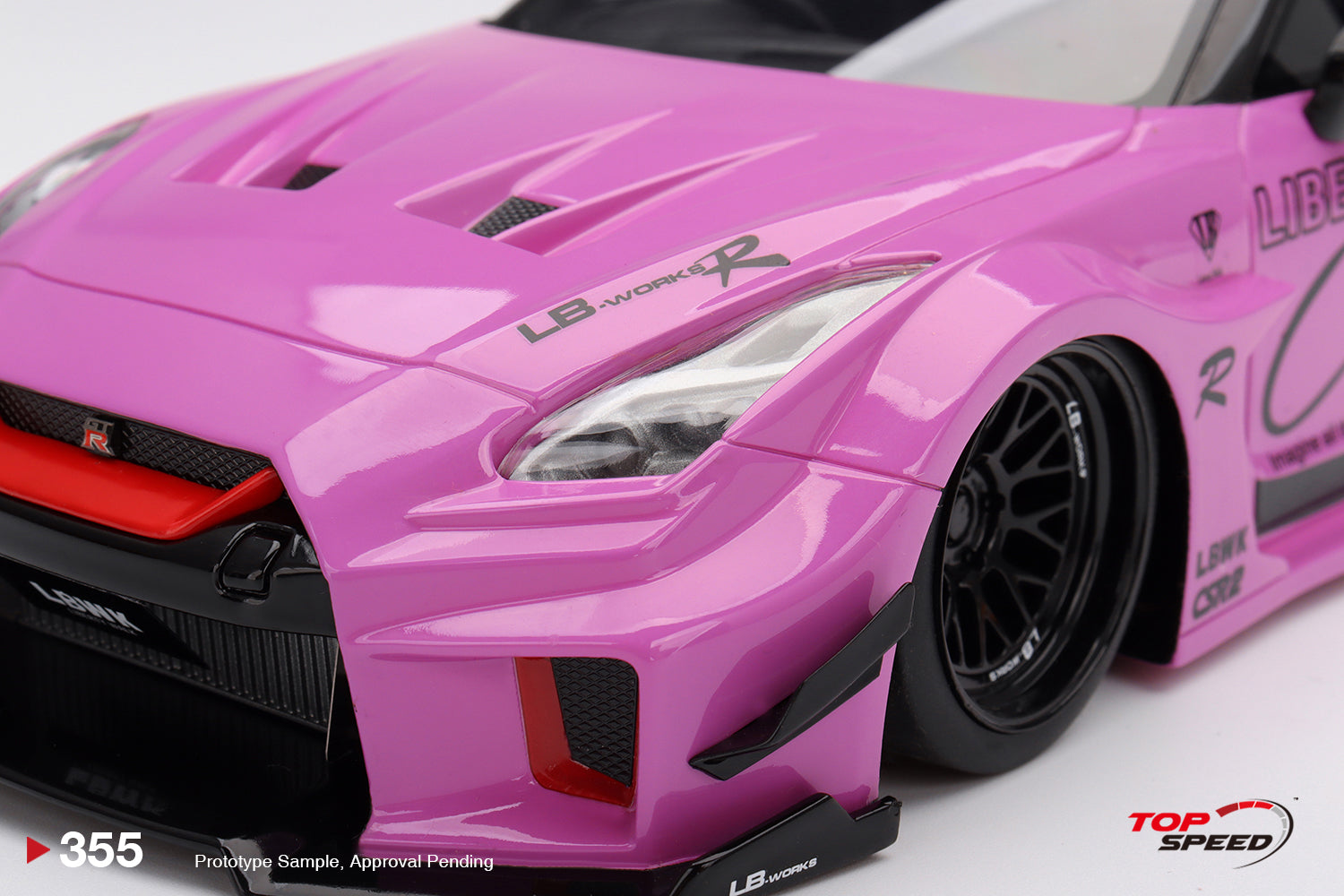 1:18 Nissan R35 GT-RR Ver.1 -- Pink 