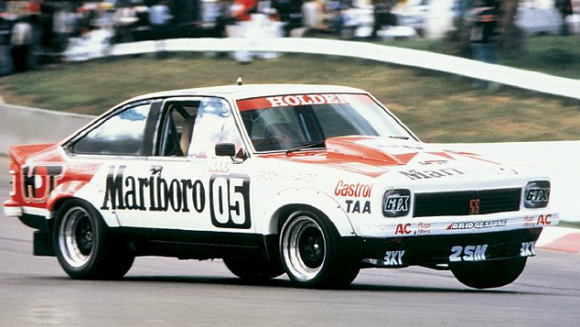 (Pre-Order) 1:24 1979 Bathurst Winner Peter Brock -- Holden LX Torana A9X -- DDA Collectibles