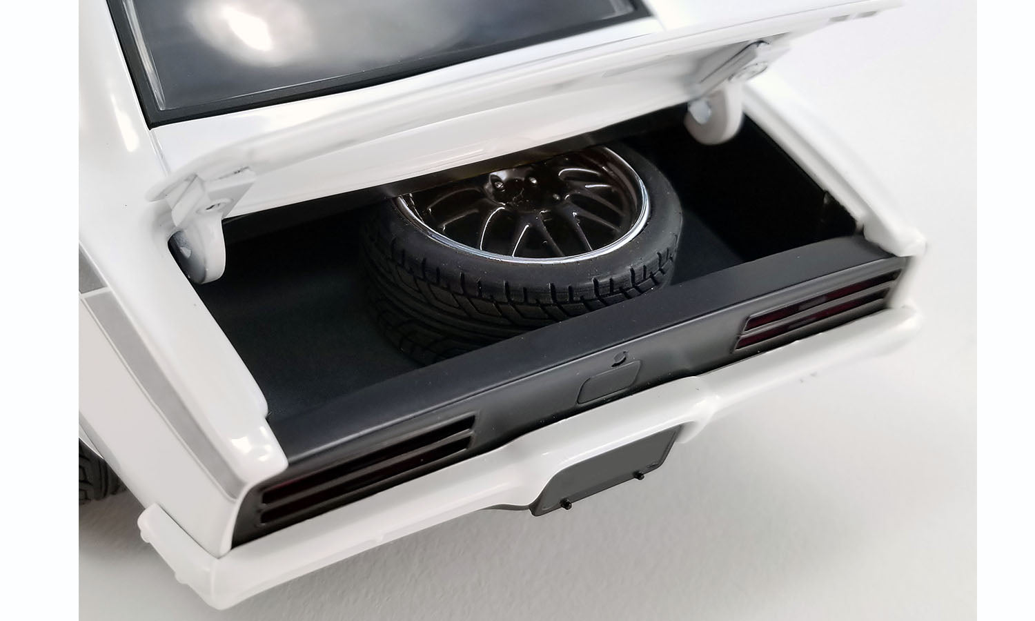 1:18 1968 Pontiac Firebird -- White Street Fighter -- ACME