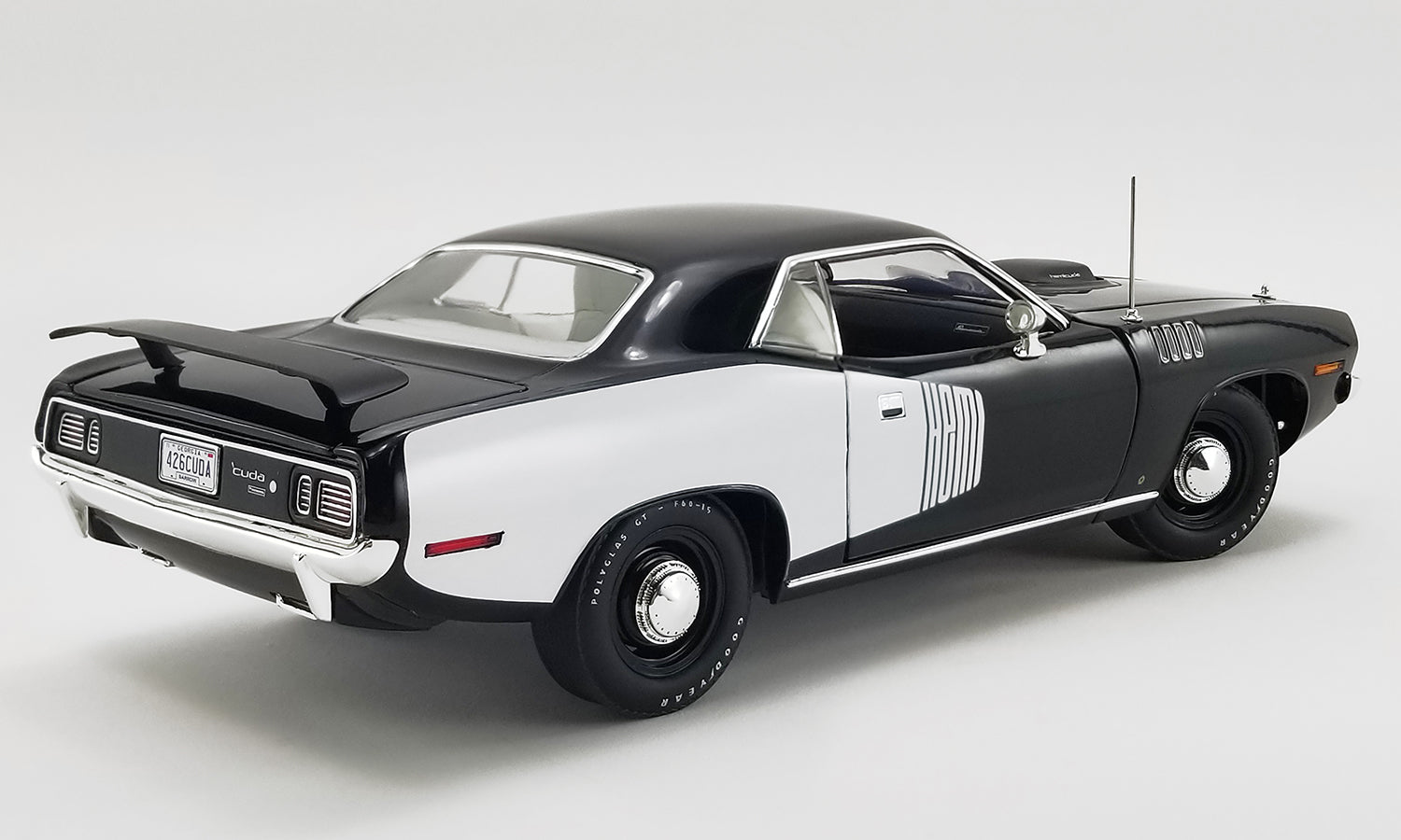 1:18 1971 Plymouth Hemi Barracuda -- Black/White -- ACME