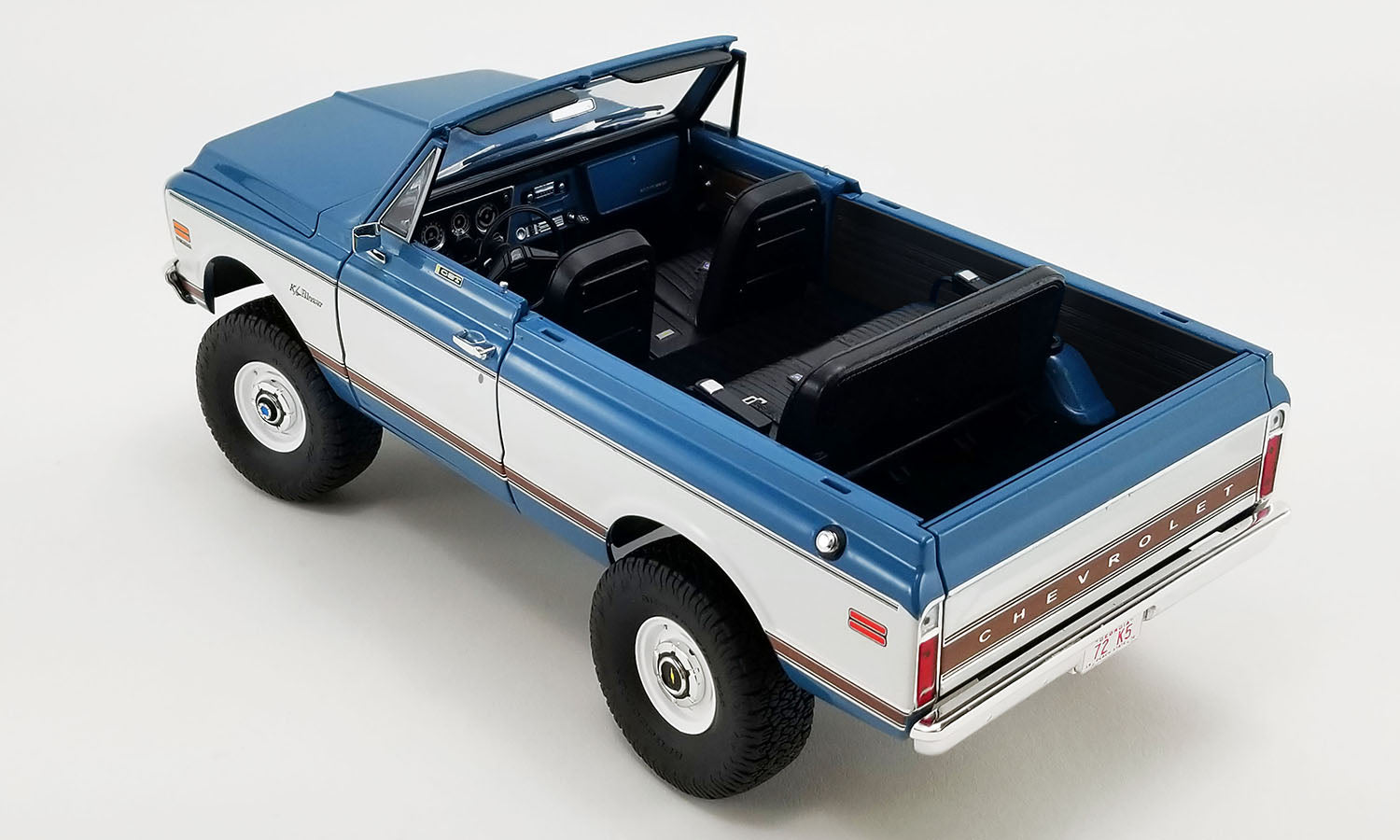1:18 1972 Chevrolet Blazer K/5 4x4 -- Blue / White -- ACME