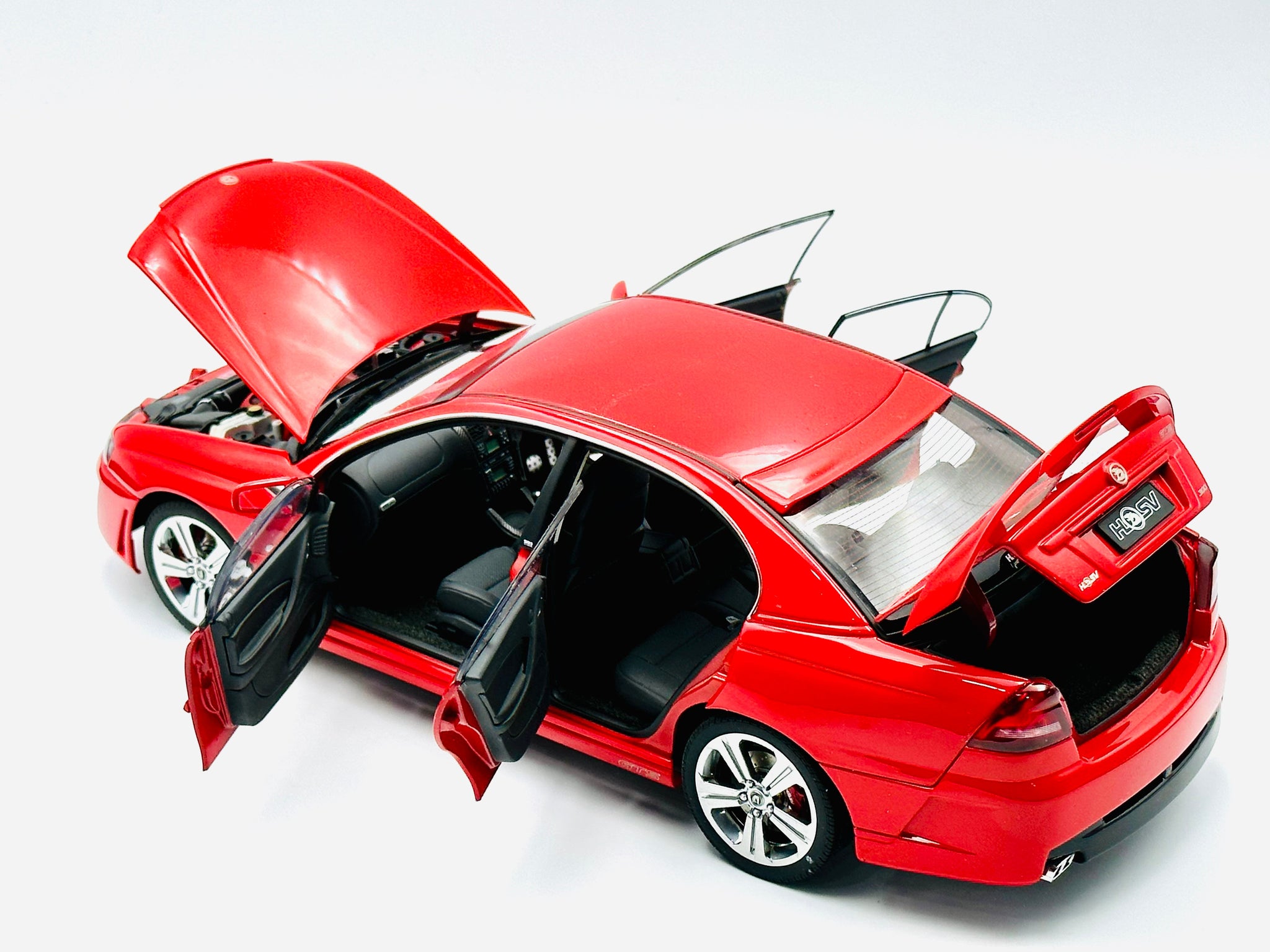 1:18 HSV Y Series GTS -- Sting Red -- Biante/AUTOart