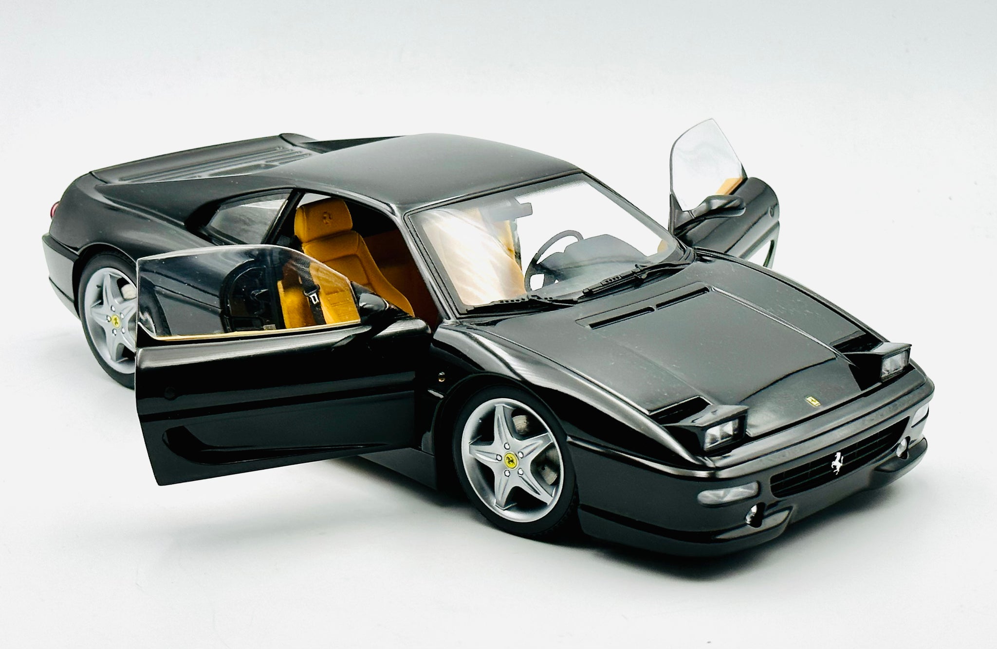 1:18 1995 Ferrari F355 Berlinetta -- Black -- Kyosho