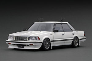 1:18 Toyota Crown (120) 2.8 Royal Saloon G -- White -- Ignition Model IG2055